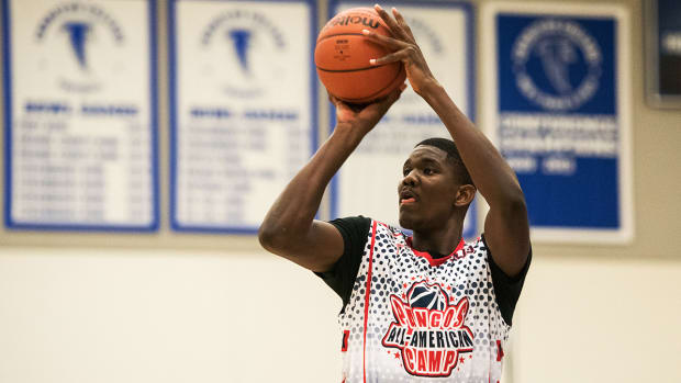 deandre-ayton-top.jpg